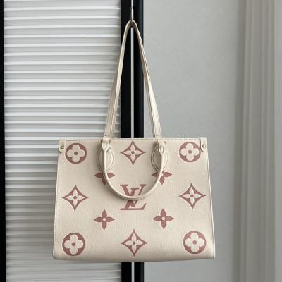 OnTheGo 中號手袋 M21575