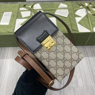 658229 鎖扣手機包