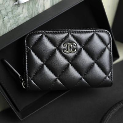 小香 Classic 經典拉鏈零錢包羊皮黑銀