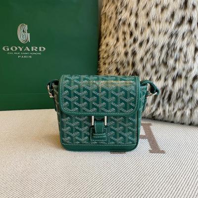 Beluga Mini斜背包