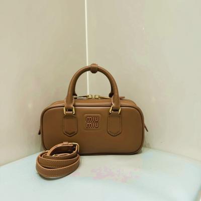 MiuMiu 橫版復古小方包