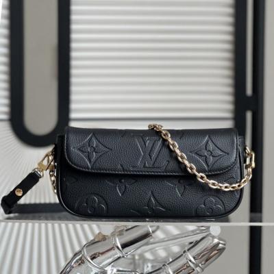 M82154 Wallet On Chain Ivy 手袋黑色