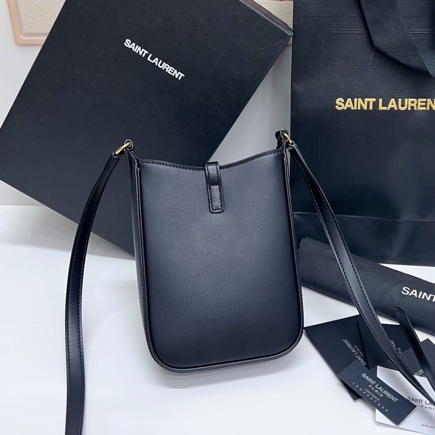 LE 5 À 7黑色hobo手機包_2