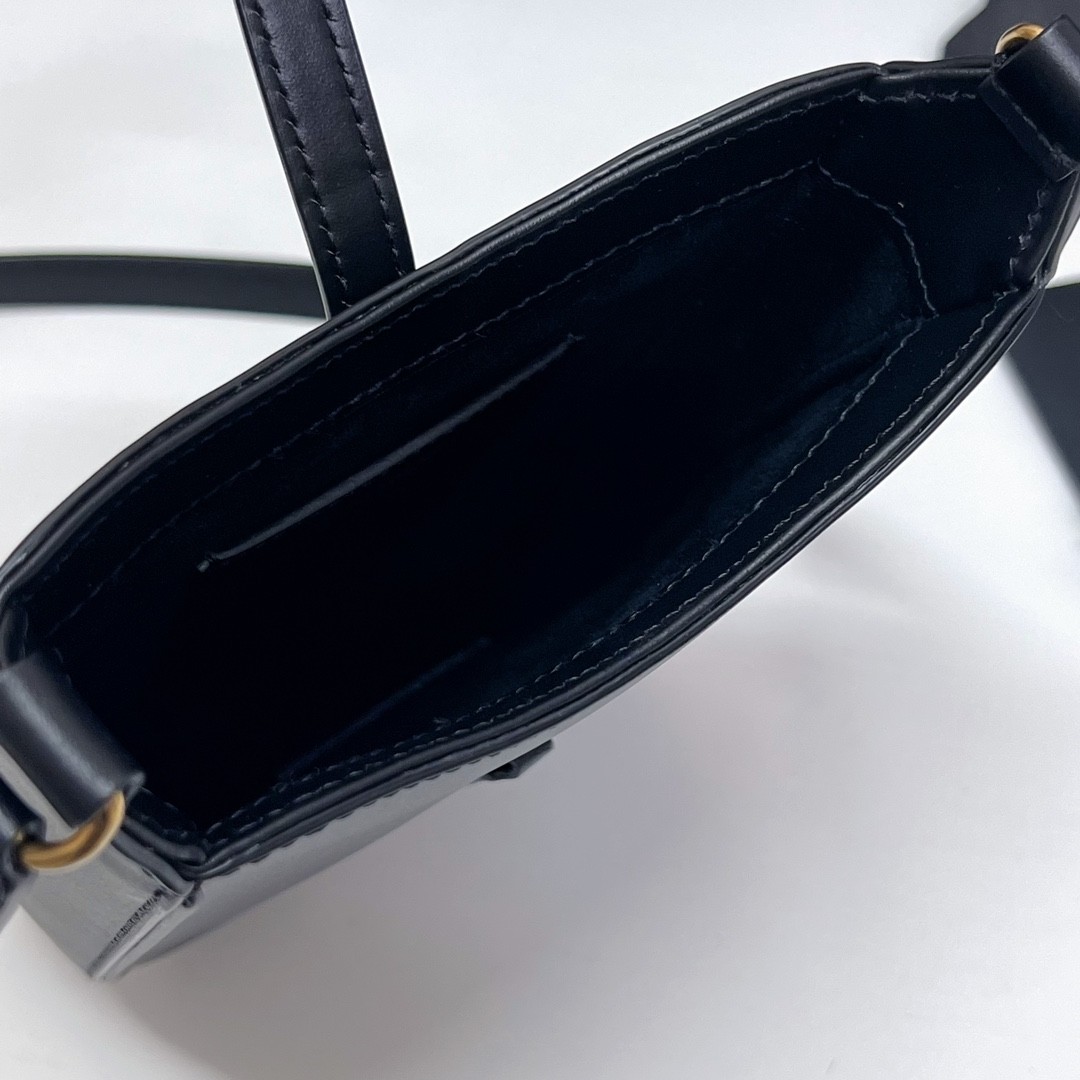 LE 5 À 7黑色hobo手機包_4