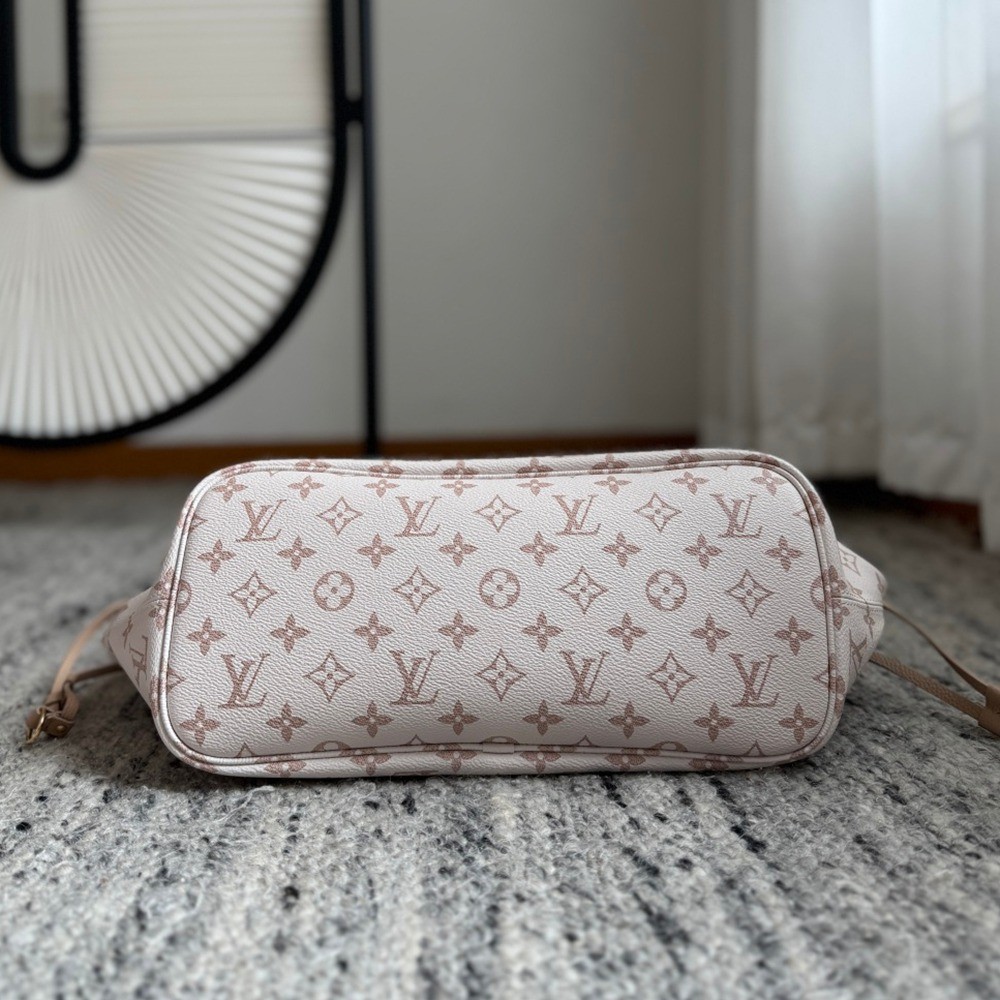 M25665 Neverfull Inside Out MM_8