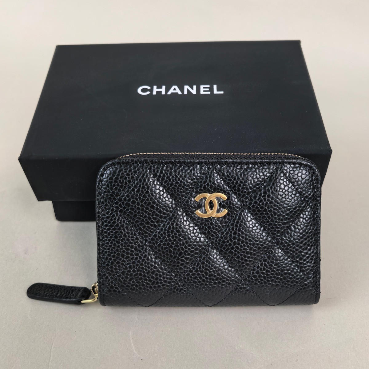 Classic 經典拉鏈零錢包魚子醬黑金