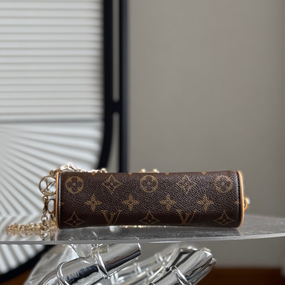 M13566 Pochette Camille鍊條包_15