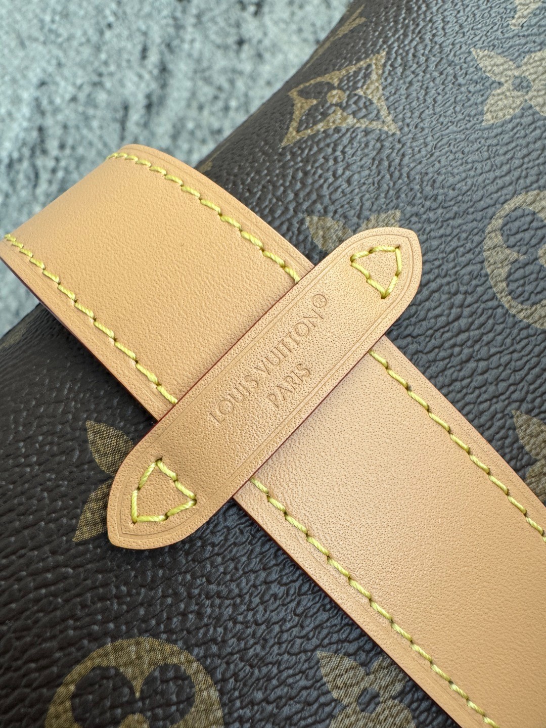 M26191 Pochette Mia 腋下包_7