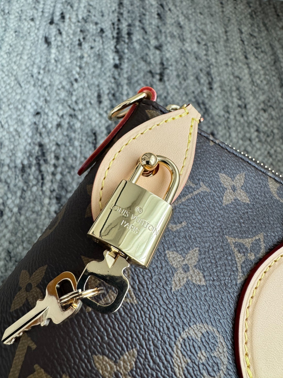 M26532 Lockit Pm 貝殼包_4