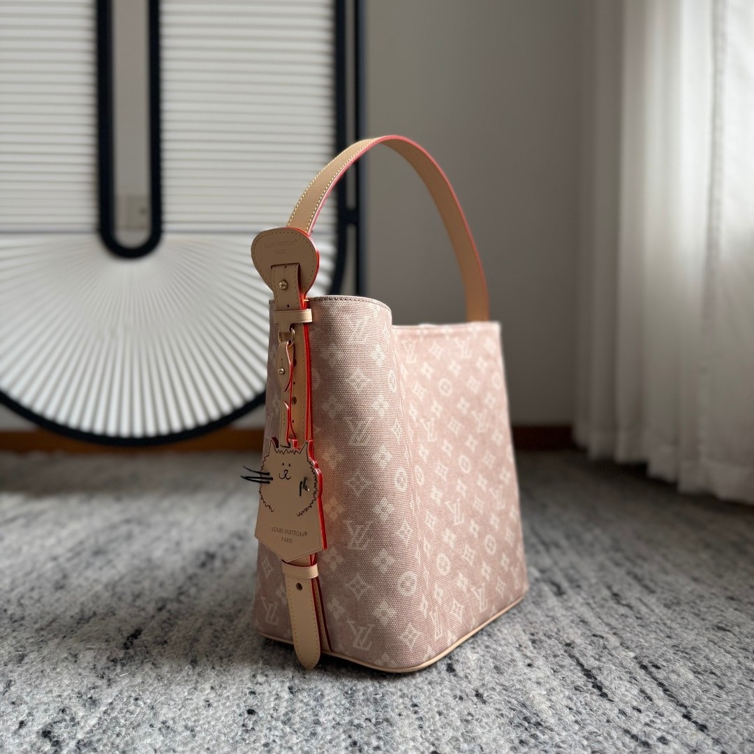 M25727 All In 大號 貓系水桶包_3