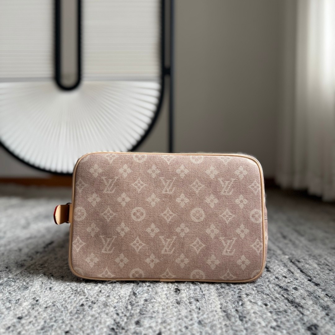 M25727 All In 大號 貓系水桶包_6