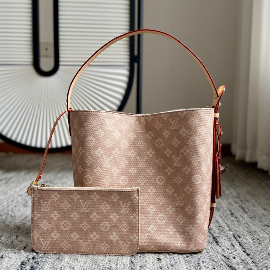 M25727 All In 大號 貓系水桶包_8