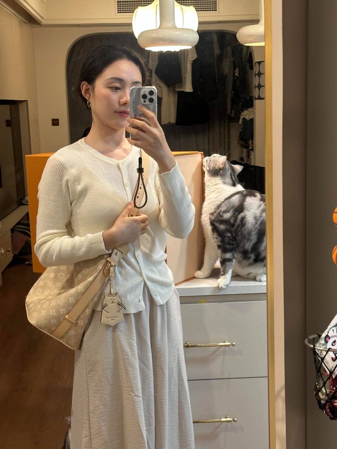 M25727 All In 大號 貓系水桶包_2