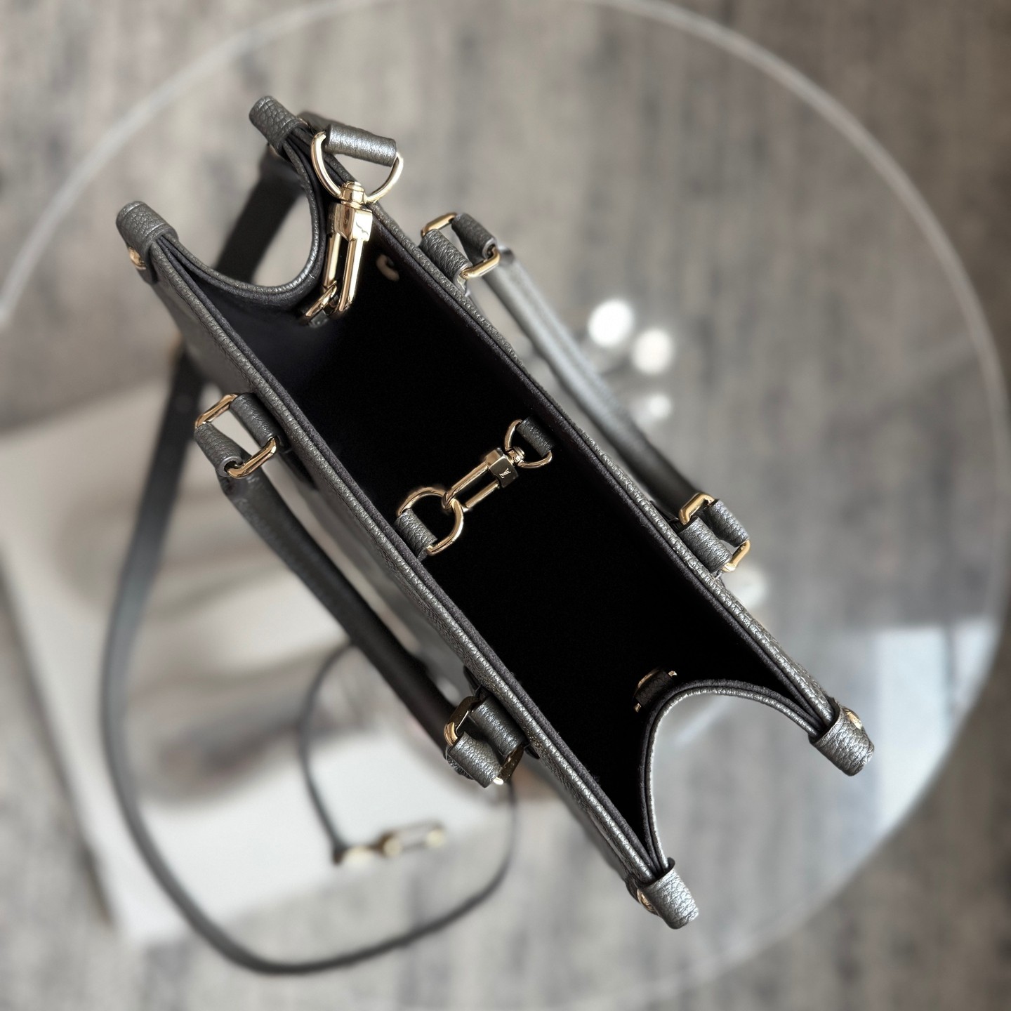 M12886 Onthego小號Tote包 鐵灰_7