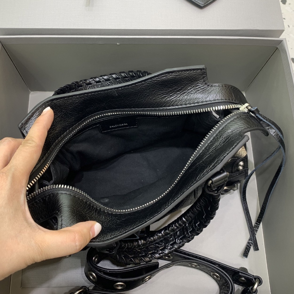 Neo cagole 油蠟黑銀扣機車包_3