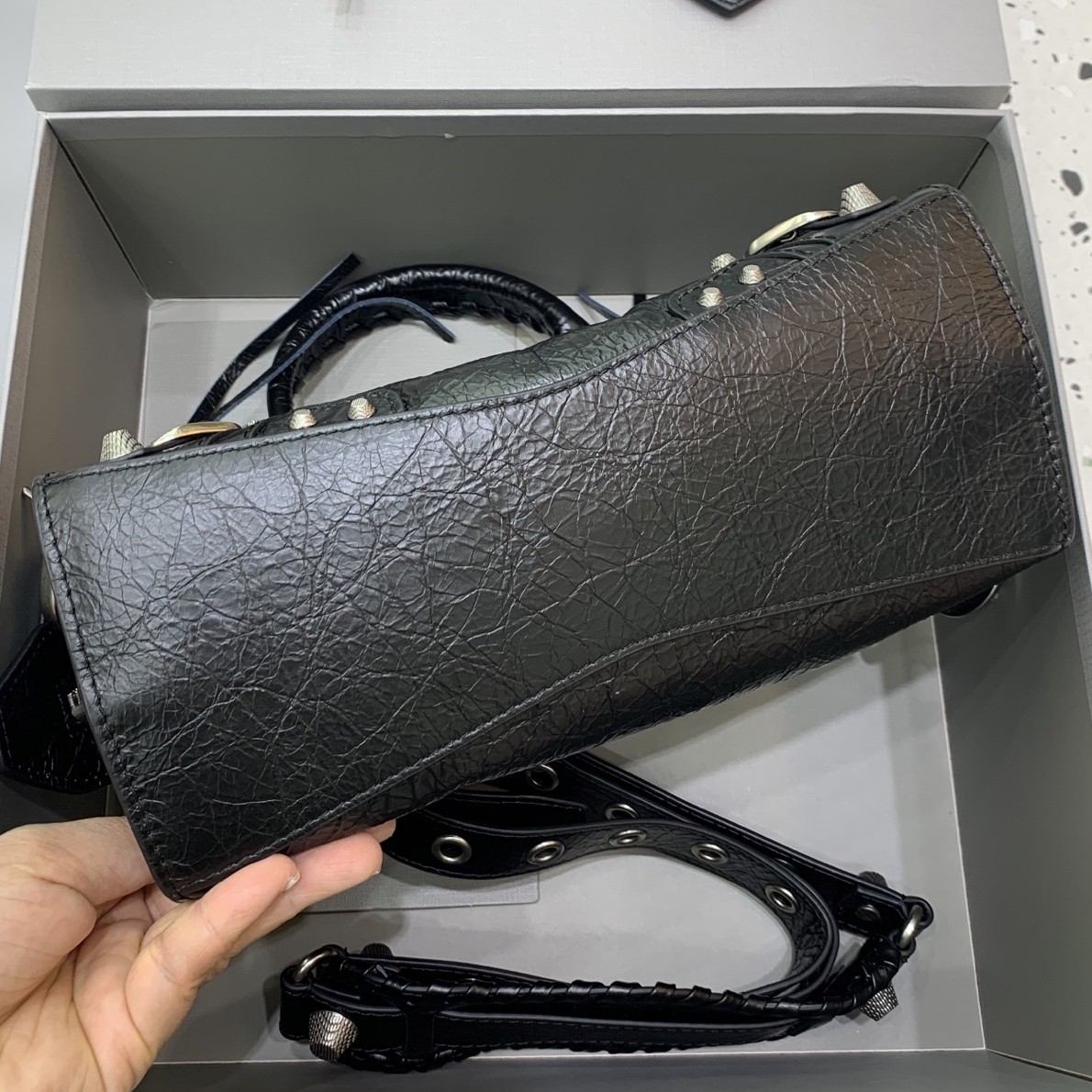 Neo cagole 油蠟黑銀扣機車包_4