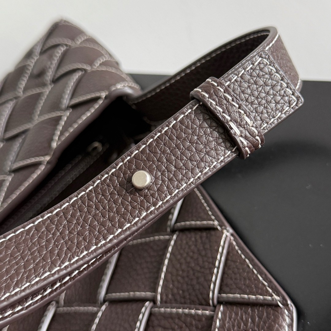 795637 Diago男士斜挎包 縫線黑棕_7