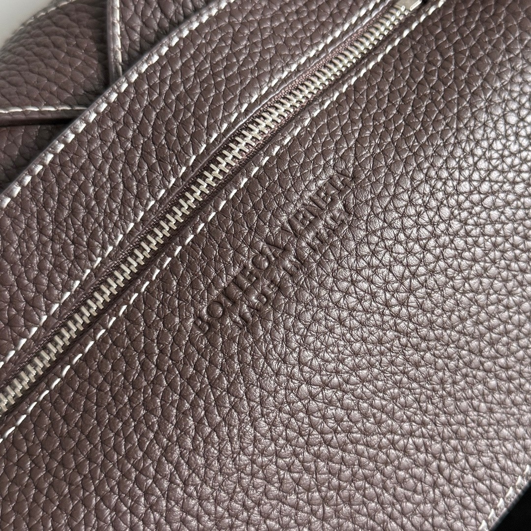 795637 Diago男士斜挎包 縫線黑棕_9