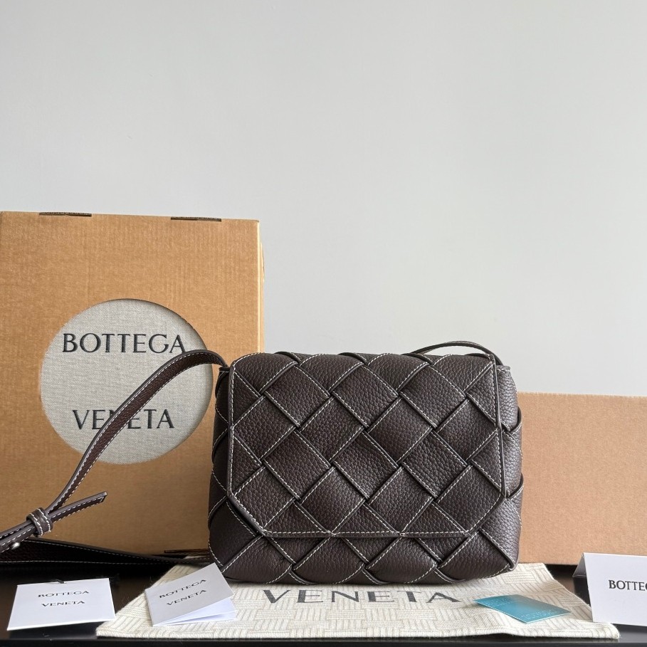 795637 Diago男士斜挎包 縫線黑棕