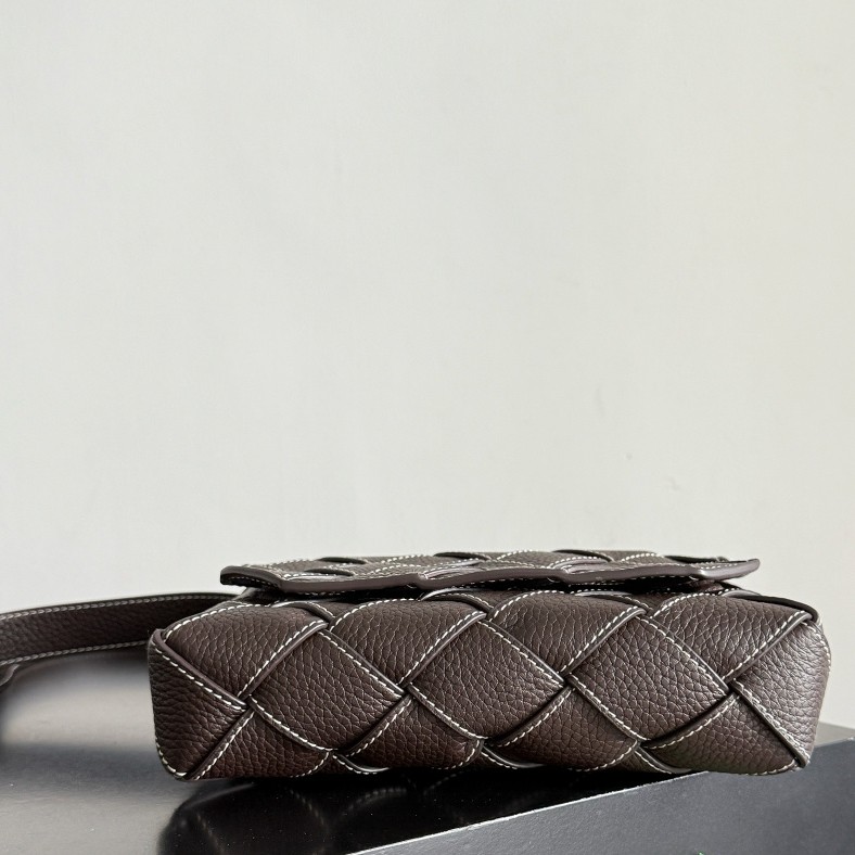 795637 Diago男士斜挎包 縫線黑棕_4