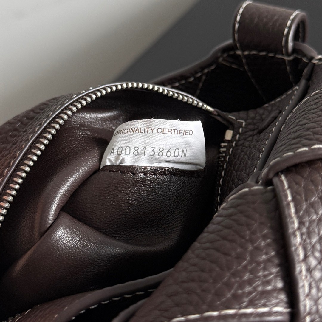 795637 Diago男士斜挎包 縫線黑棕_10