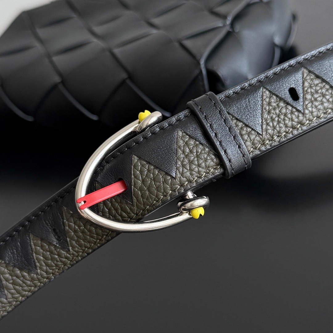 795637 Diago男士斜挎包 平紋黑色（蛇頭五金）_7