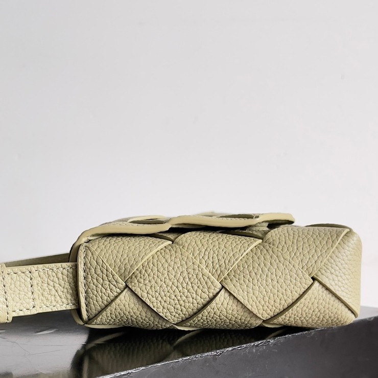 795637 Diago男士斜挎包 洞石綠_8