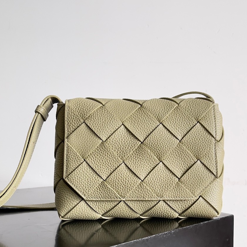 795637 Diago男士斜挎包 洞石綠_7