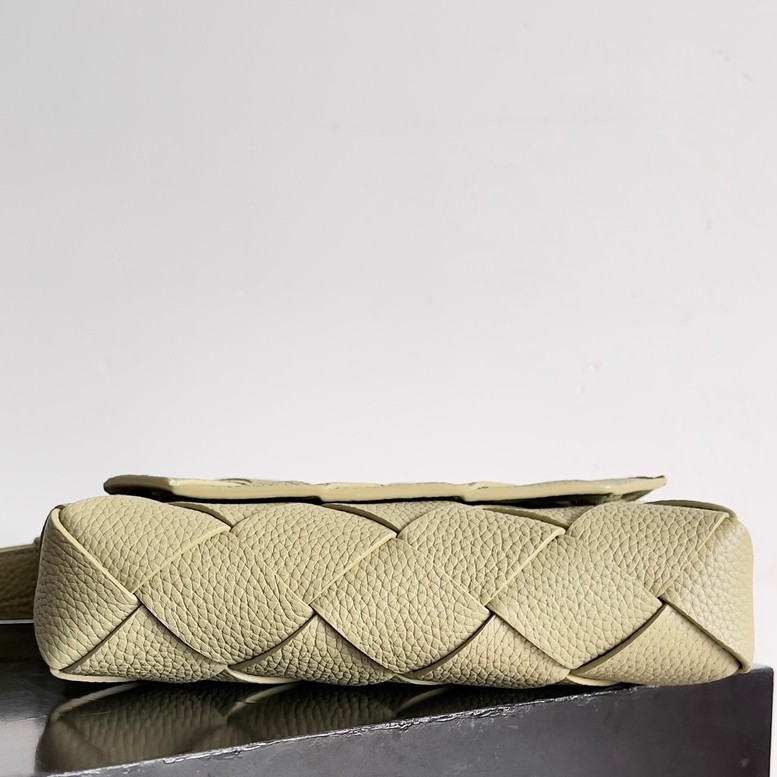 795637 Diago男士斜挎包 洞石綠_5