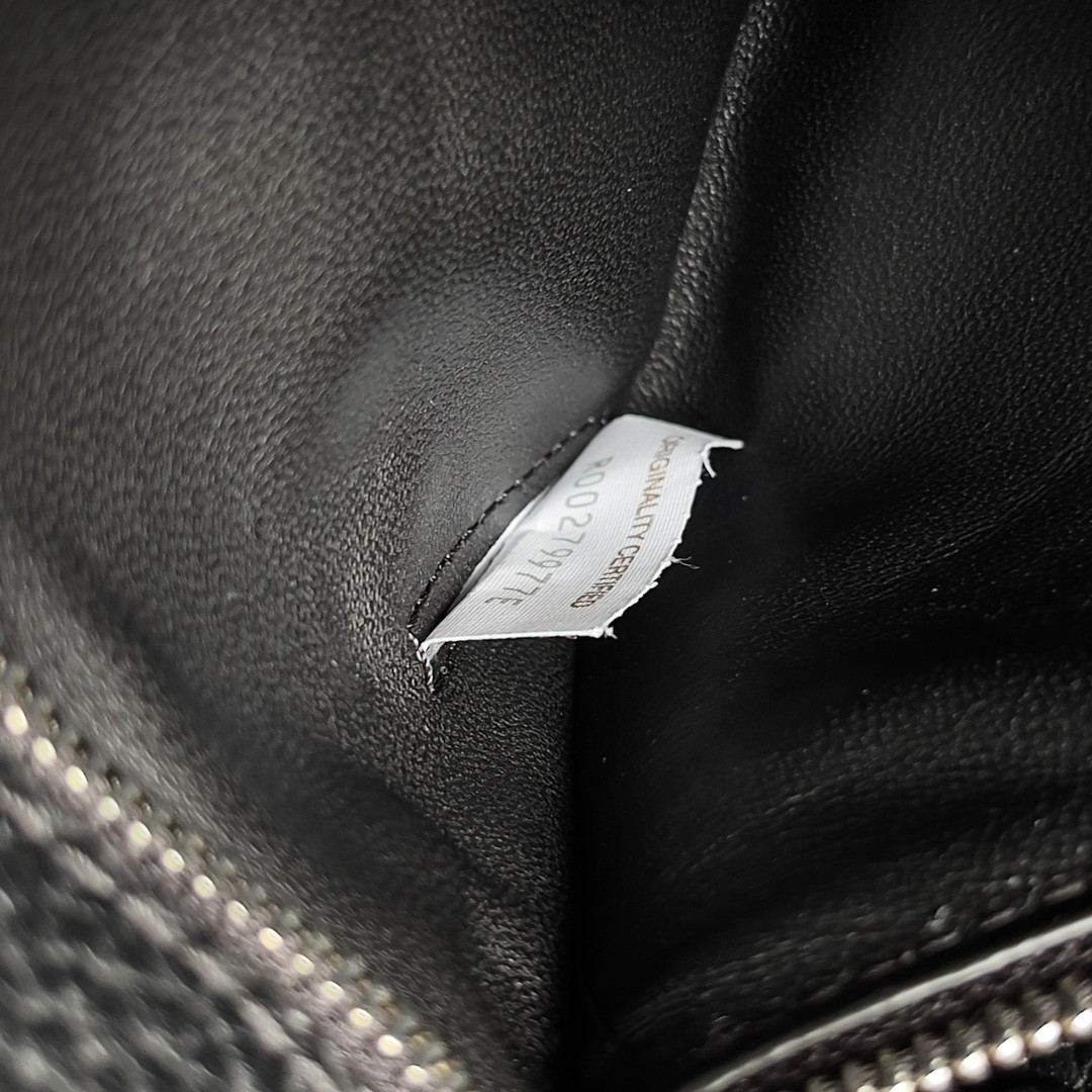 795637 Diago男士斜挎包 粒面黑色_8