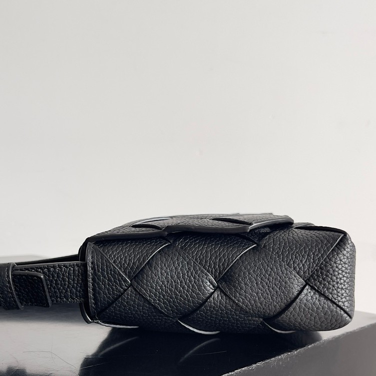 795637 Diago男士斜挎包 粒面黑色_10