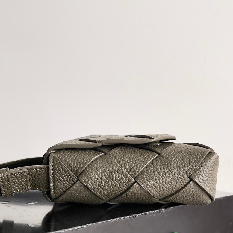 795637 Diago男士斜挎包 深卡其色_8