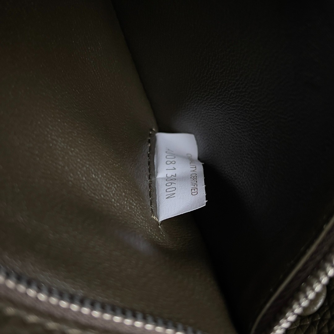 795637 Diago男士斜挎包 深卡其色_11