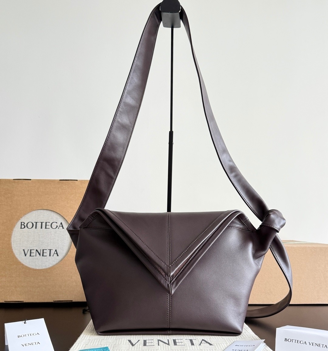 815807 Sawyer 小號牛皮款  巧克力棕色