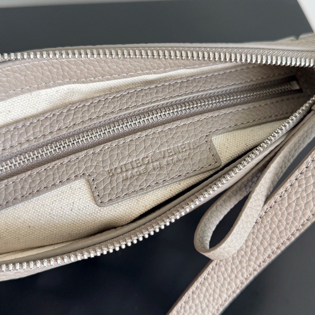 837112 Diago拉鏈背提包 石灰色_10