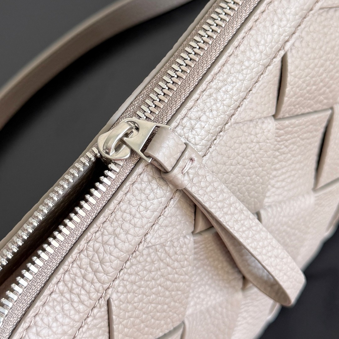 837112 Diago拉鏈背提包 石灰色_8