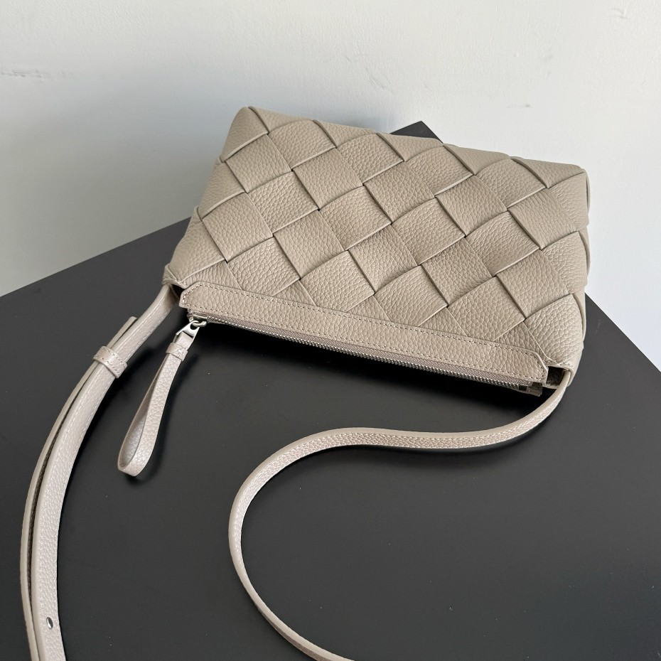 837112 Diago拉鏈背提包 石灰色_3