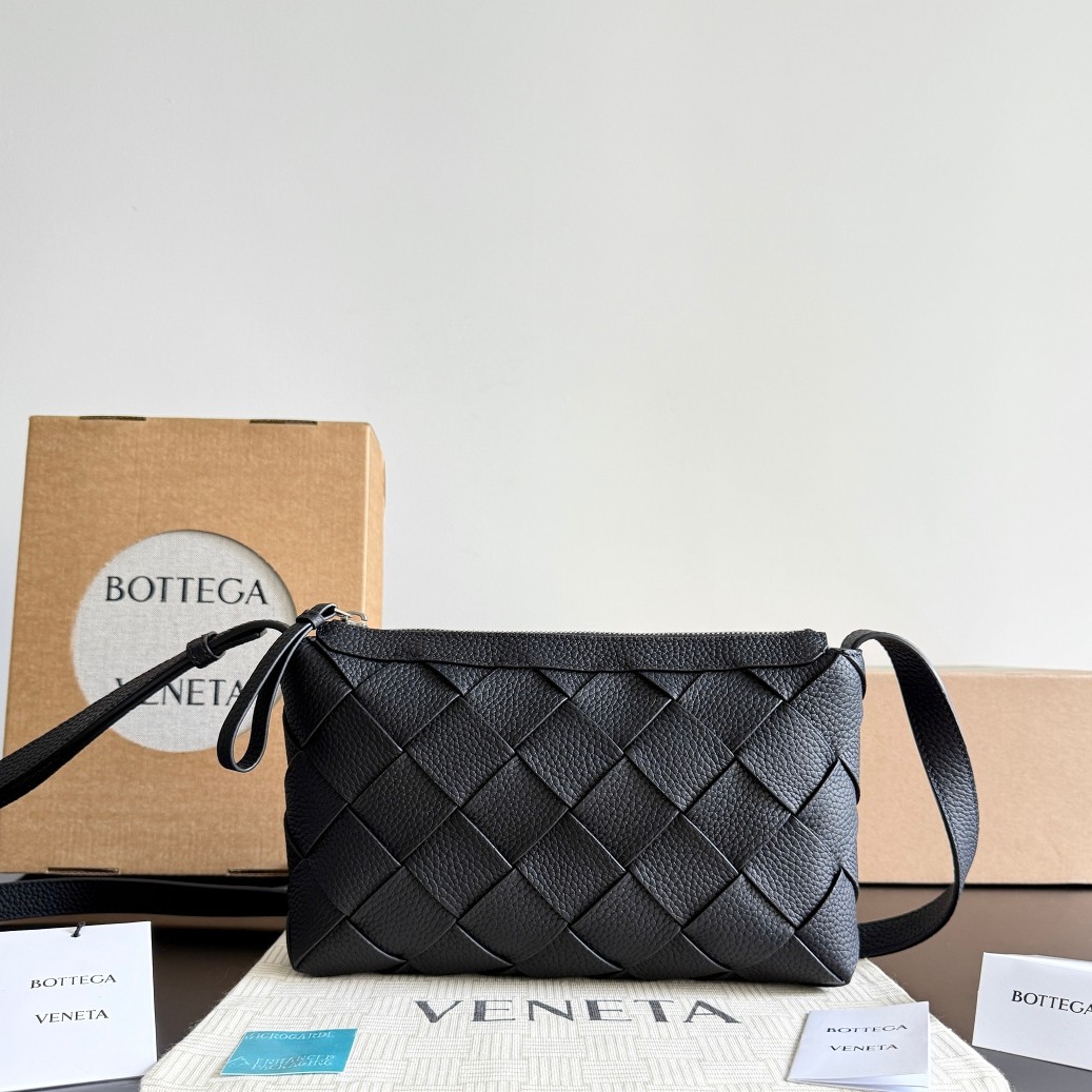 837112 Diago拉鏈背提包 黑色