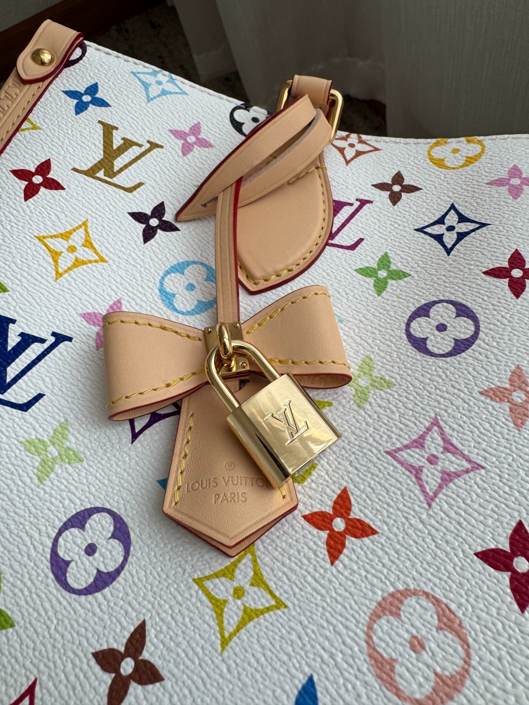 LvxTm Onthego中號白三彩Tote M13079_6