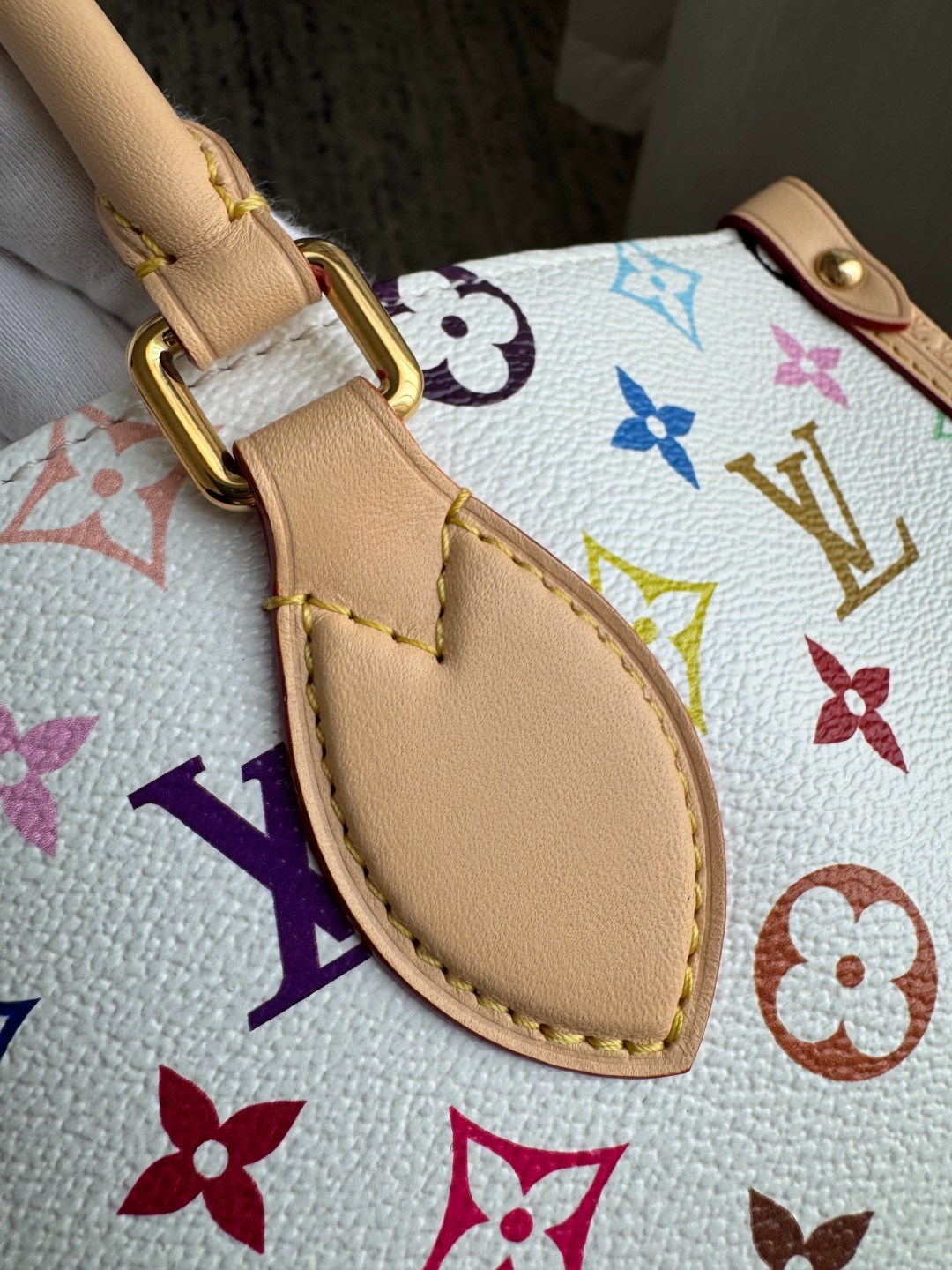 LvxTm Onthego中號白三彩Tote M13079_7