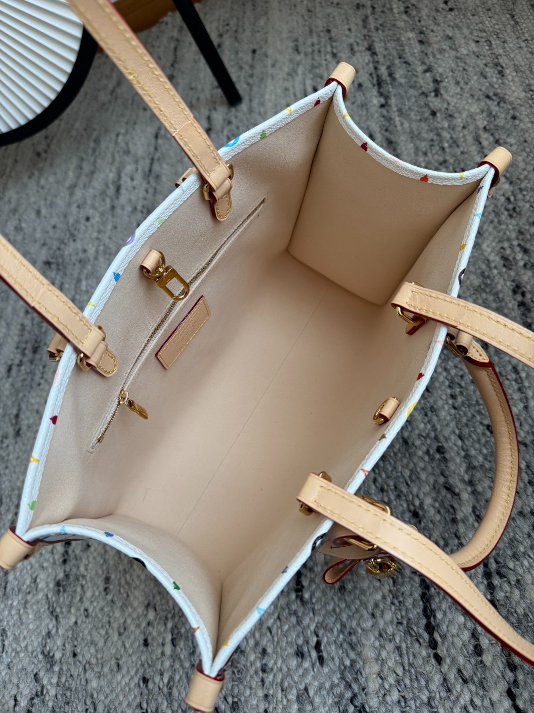 LvxTm Onthego中號白三彩Tote M13079_2