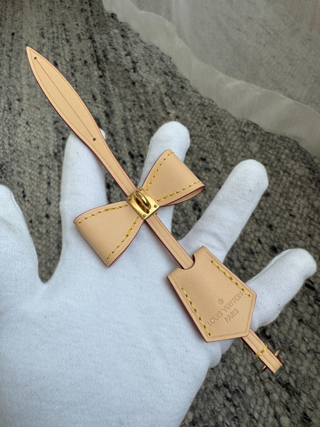 LvxTm Onthego中號白三彩Tote M13079_11