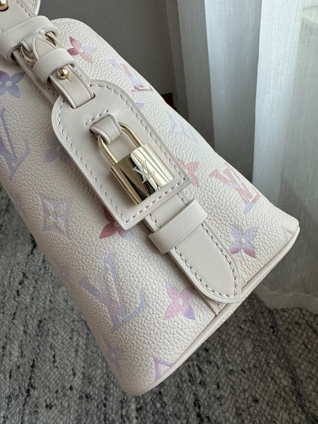 All In BB漸變色水桶包 M25673_6