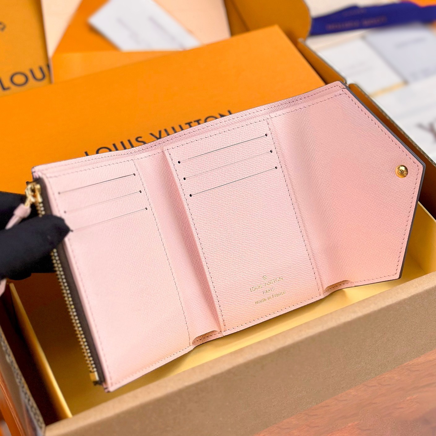 M62360 Victorine短夾芭蕾粉色_4