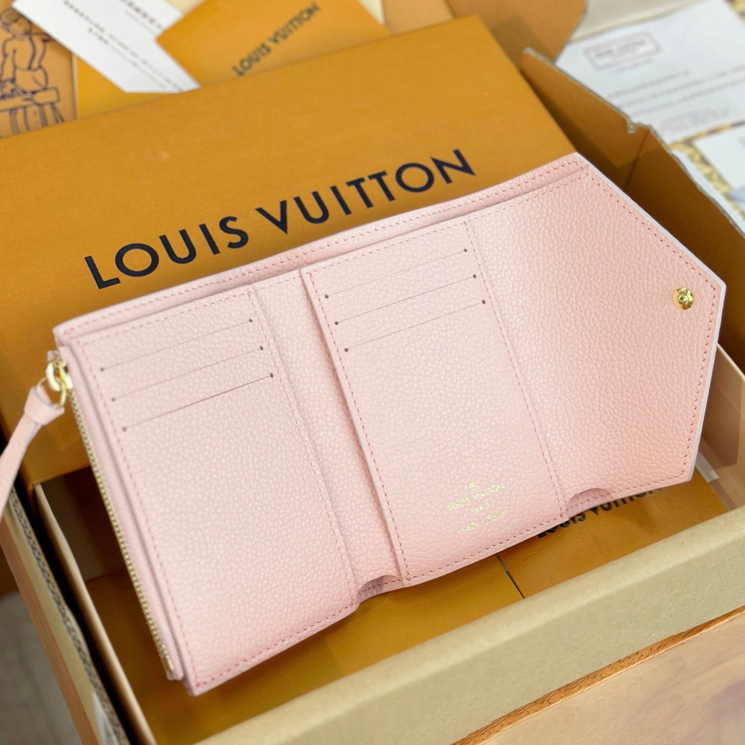 M26895 Victorine短夾Rose Opale_4