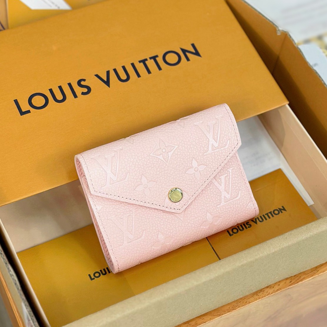 M26895 Victorine短夾Rose Opale