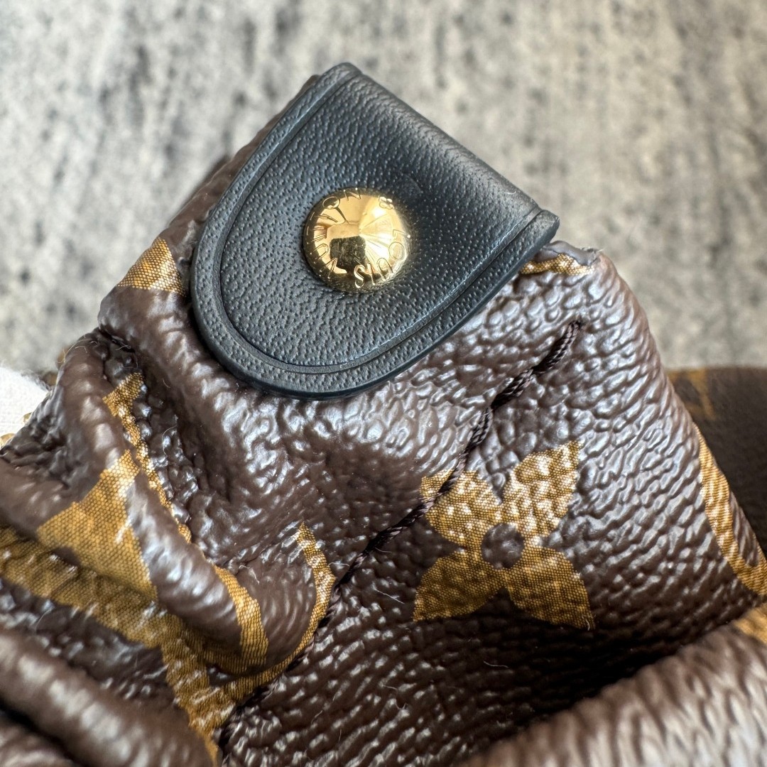 M27819 Pochette Sling小號雲朵包_9