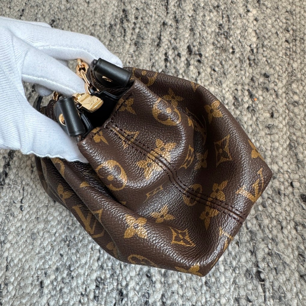 M27819 Pochette Sling小號雲朵包_6