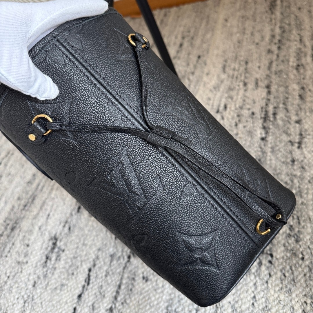 M45685 Neverfull 中號壓紋牛皮購物袋_7