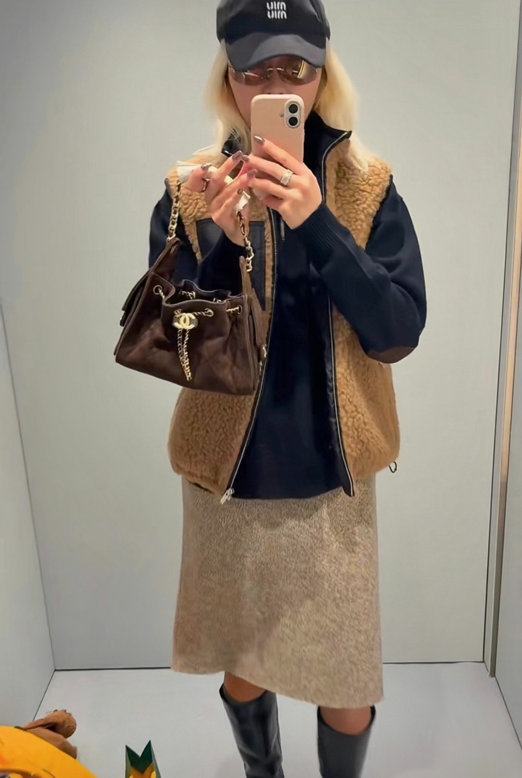 26C 25Bag Mini HandBag麂皮紋巧克力色_2